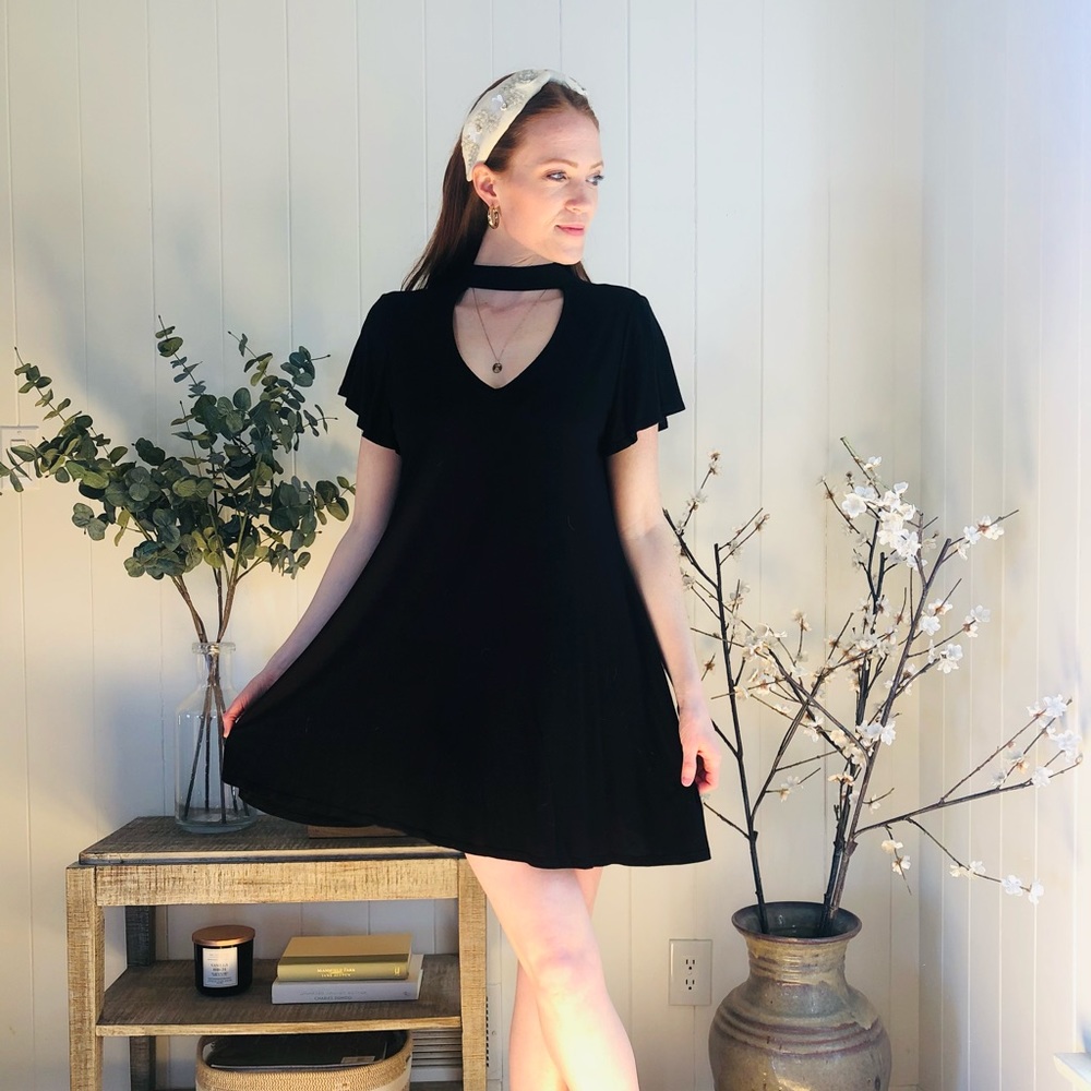 LBD Neck Tie/Bow Detail | Has Pockets!